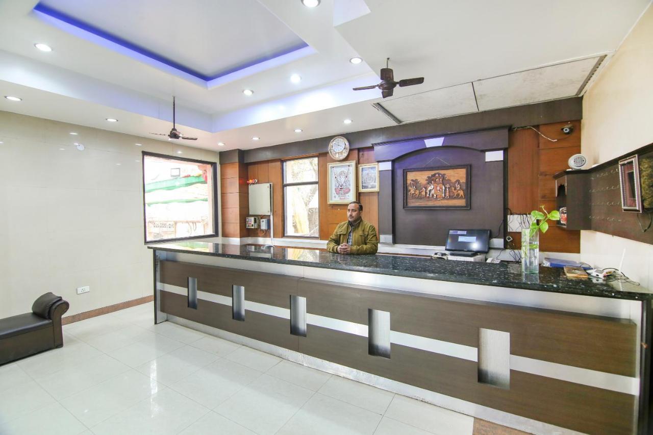 Capital O 68148 Hotel Shree Jee Palace Ghaziabad Exteriör bild